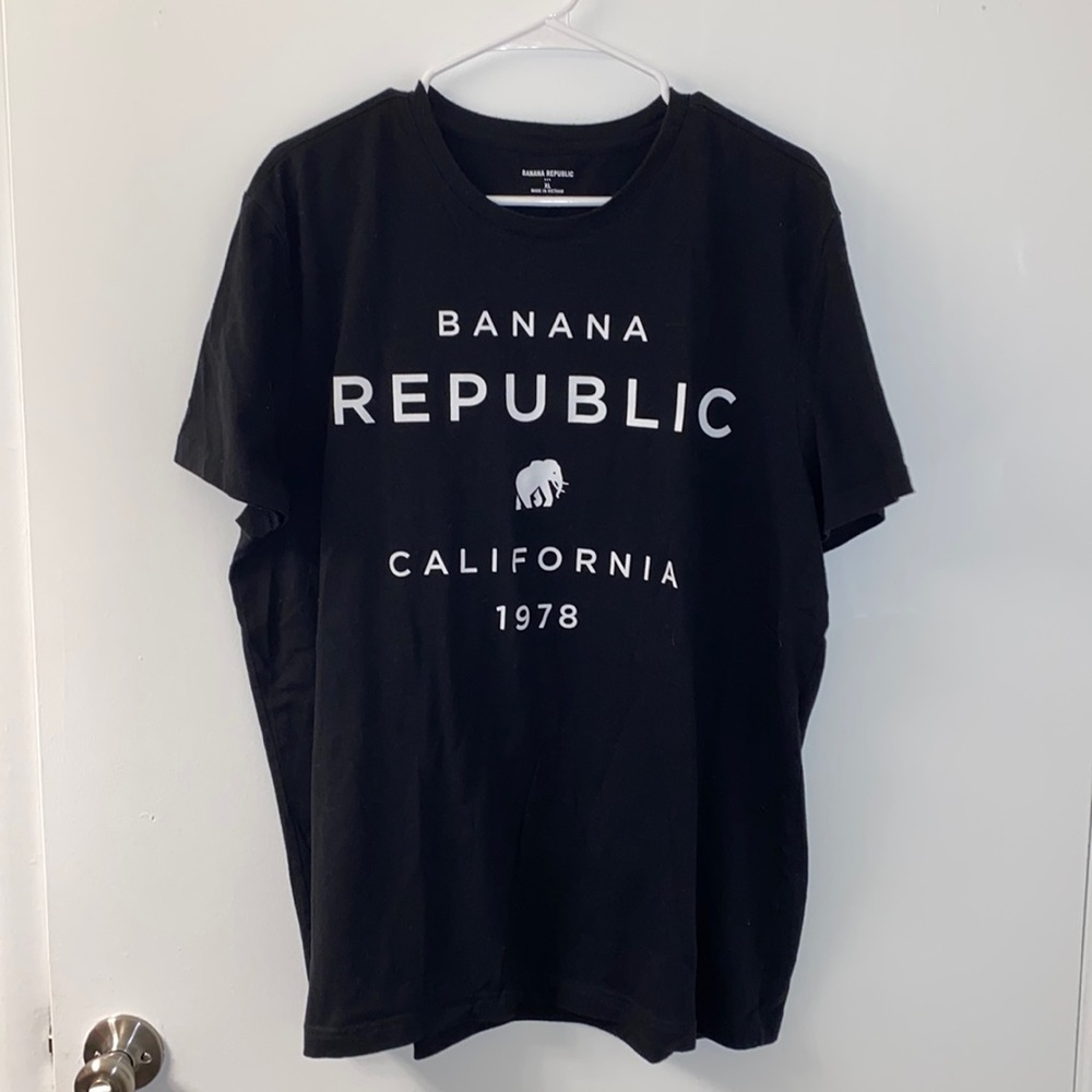 Banana Republic Elephant Graphic Tee Shirt